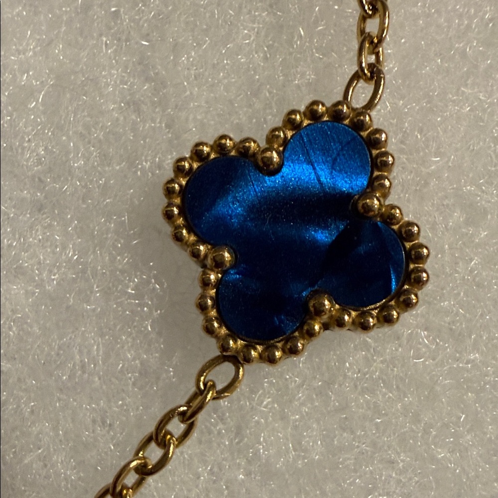 Elegant Gold and Royal Blue Clover Stainless Steel Fashion Bracelet - Picture 3 of 8